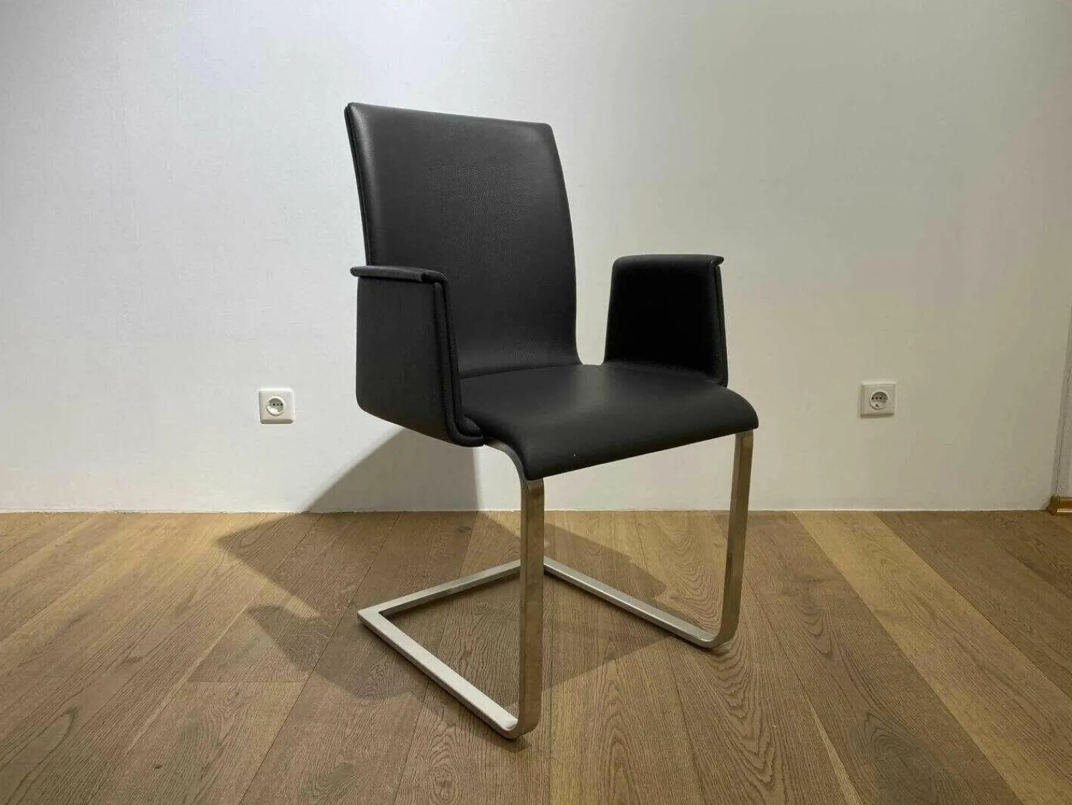 Girsberger Einzelstühle|Stuhl Lynn S AL B105 Leder Donna Grey 7000 Gestell Verchromt