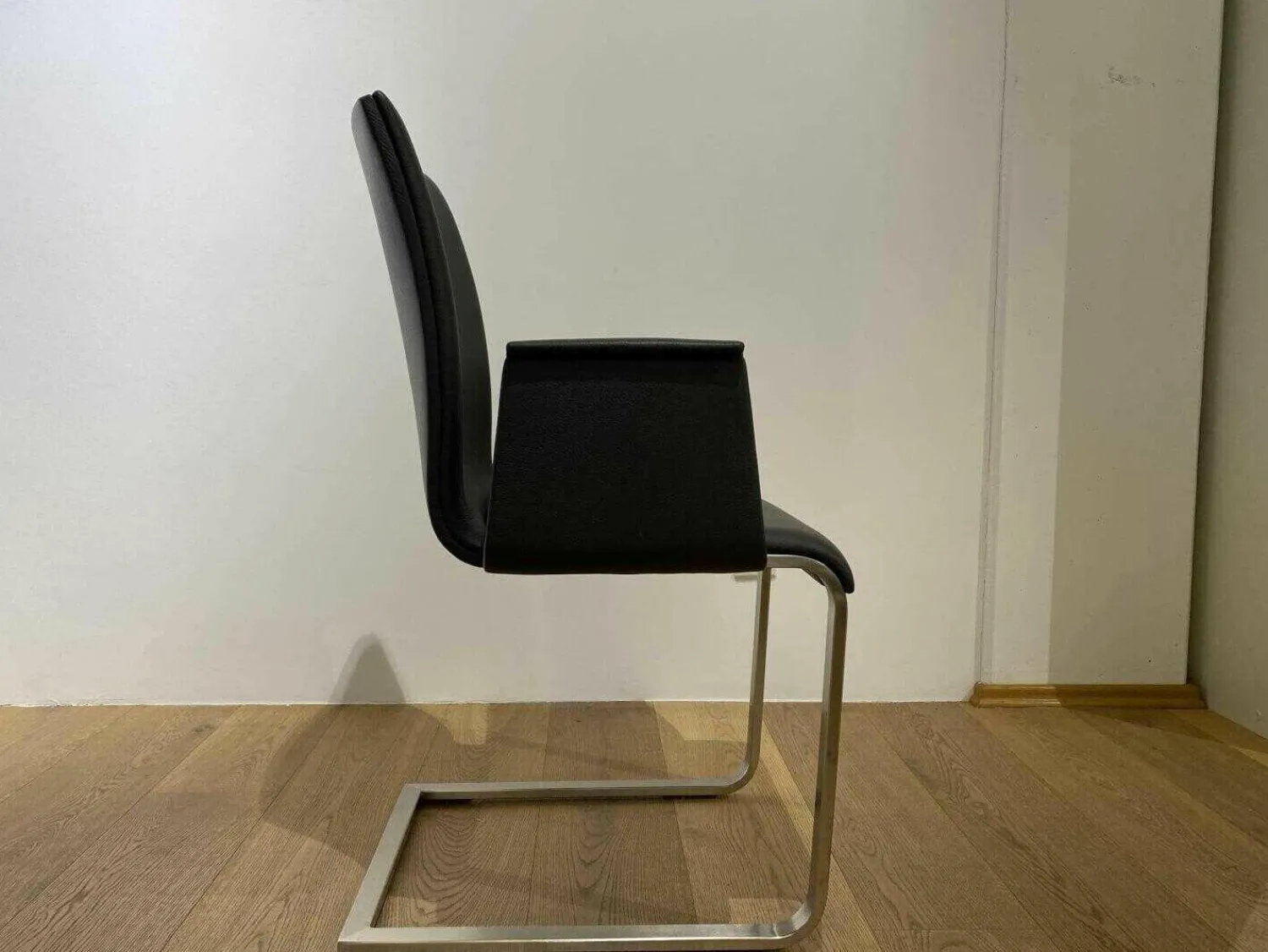 Girsberger Einzelstühle|Stuhl Lynn S AL B105 Leder Donna Grey 7000 Gestell Verchromt