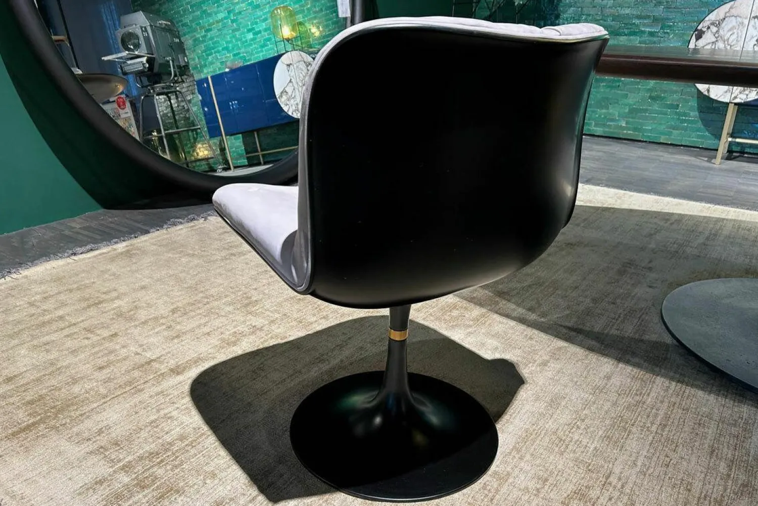 Baxter Einzelstühle|Stuhl Marilyn Leder Kashmir lilas Flieder Grau Gestell Metall Schwarz Lackiert