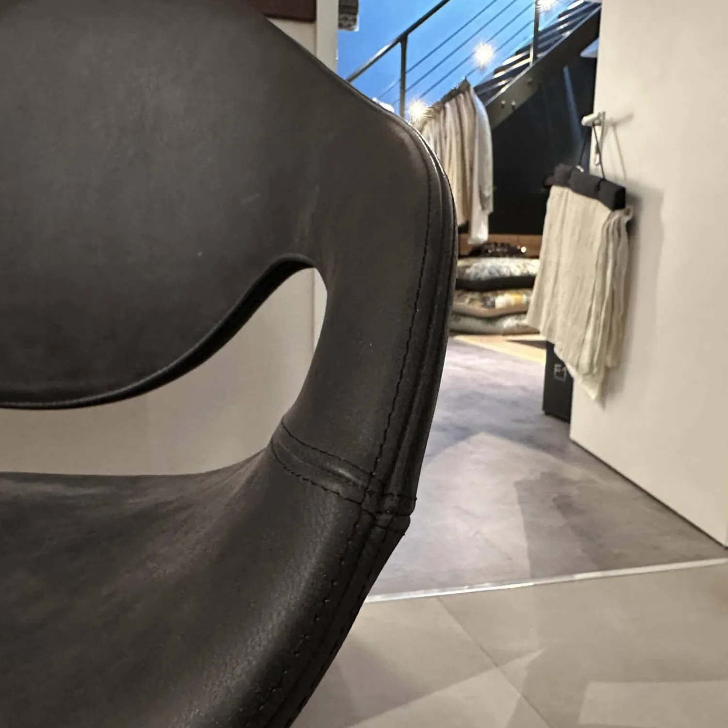 Tonon Einzelstühle|Stuhl Moon Leder Savana 974 Schwarz Grau Gestell 92 Stahl Nero 64 Schwarz