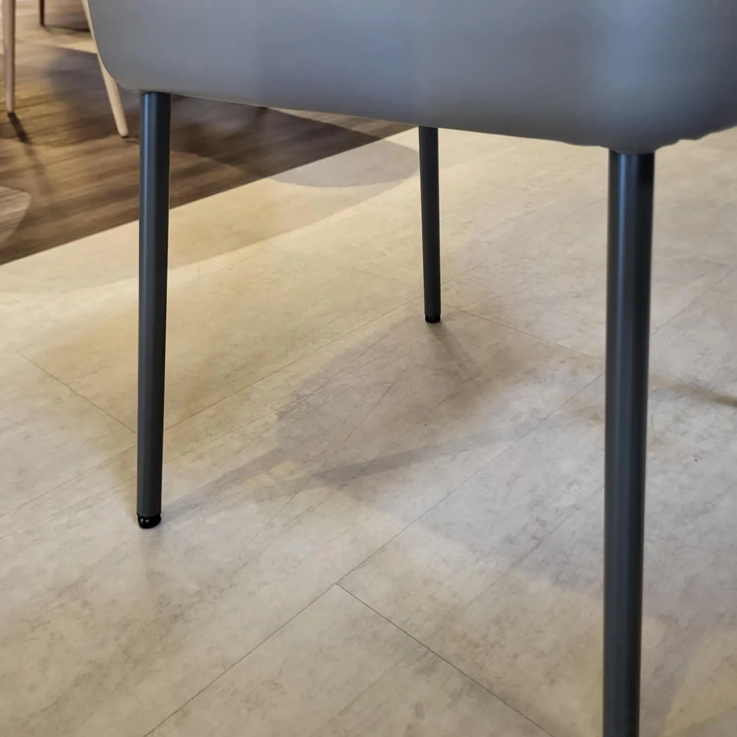 Rolf Benz Einzelstühle|Stuhl Noa 690 Leder 36 Mittel Quarzgrau Füße Umbragrau Lackiert