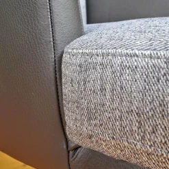 Bielefelder Werkstätten Einzelstühle|Stuhl Polo Dining Mit Armlehne Sitz Stoff Noah Grau Rücken Leder Normandie Schwarz Füße Eiche Schwarz Gebeizt