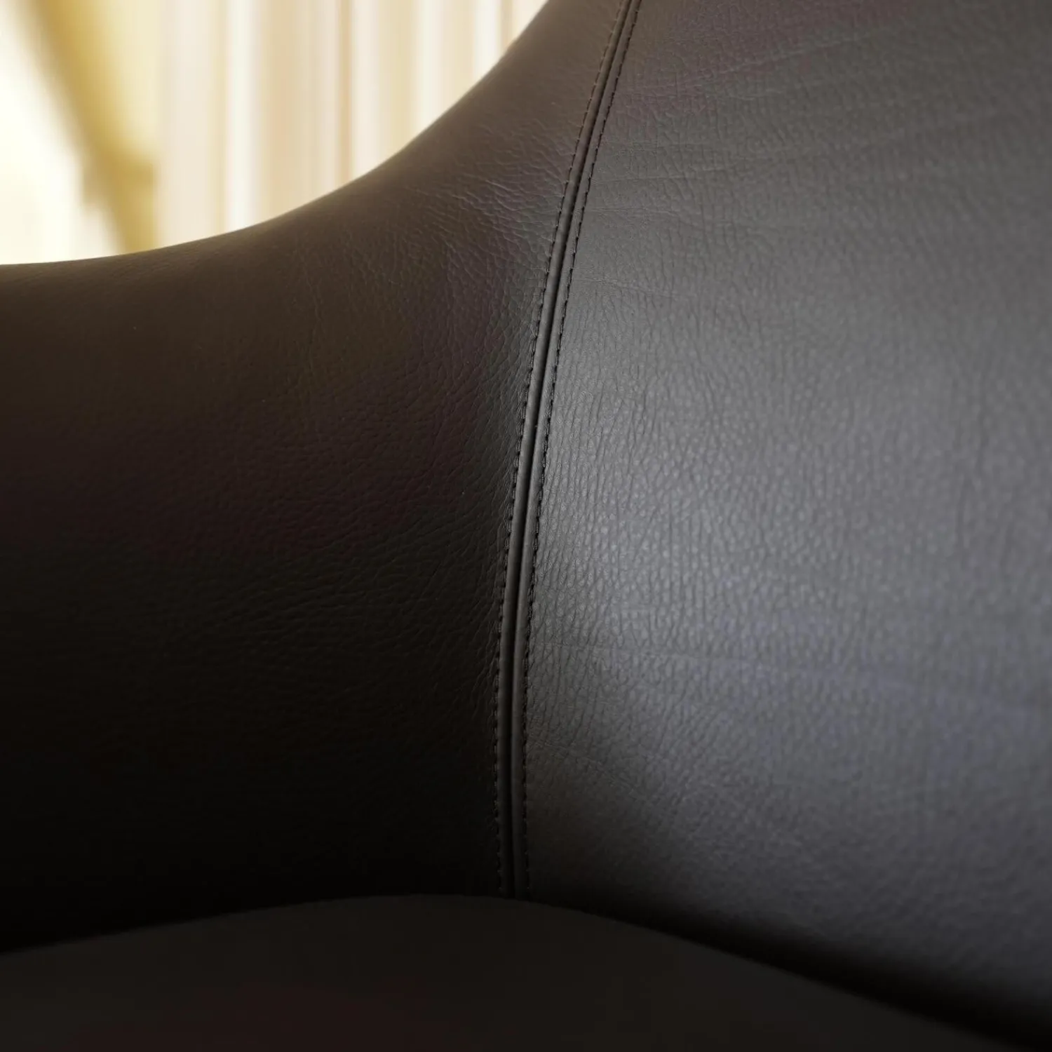 Bielefelder Werkstätten Einzelstühle|Stuhl Saloni Leder Normandie Dunkelbraun Füße Holz Dunkelbraun Mit Armlehnen