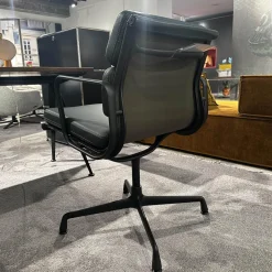 Vitra Bürostühle|Stuhl Soft Pad EA 208 Leder Premium Jade Grün Gestell Klassische Höhe Schwarz