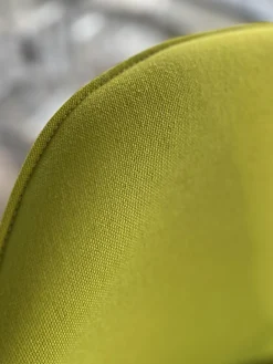 Vitra Einzelstühle|Stuhl Softshell Chair Plano Stoff Avocado Grün Vierbein-Untergestell Chocolate Schwarz