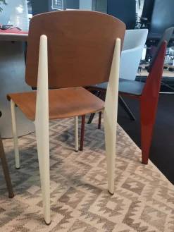 Vitra Einzelstühle|Stuhl Standard Von Jean Prouvé Nussbaum Stahl Pulverbeschichtet Farbe Prouvé Blanc Colombe