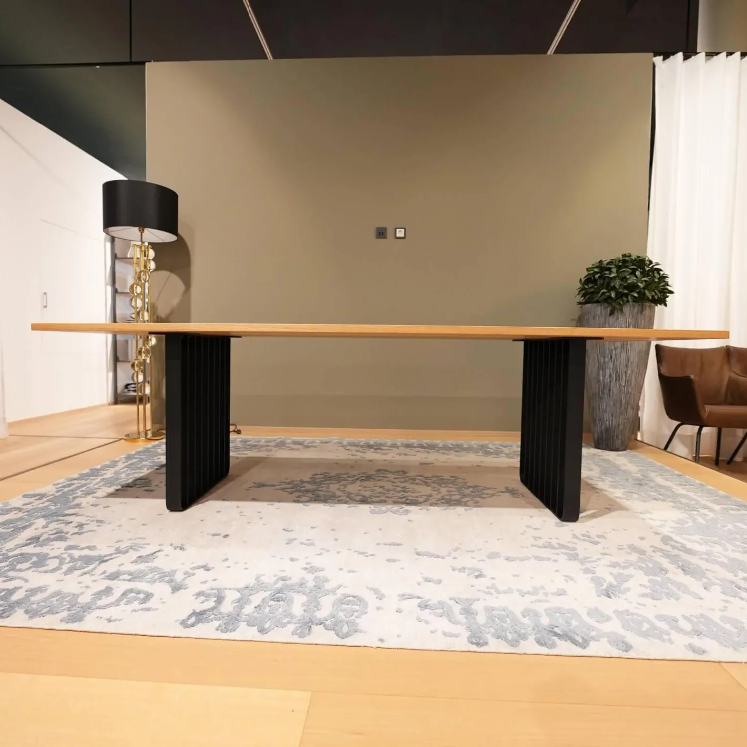 Domaniecki Teppiche|Teppich Disha Schurwolle Pflanzenfasern Stoff Ascot Creme Weiß Hellblau Handgeknüpft Ohne Tisch Sowie Ohne Stühle