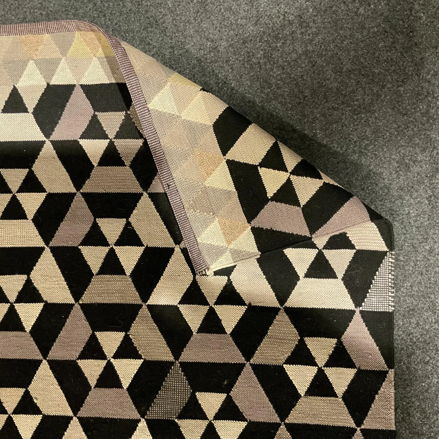 Ligne Roset Teppiche|Teppich Hex Hex Black Schwarz Beige Braun