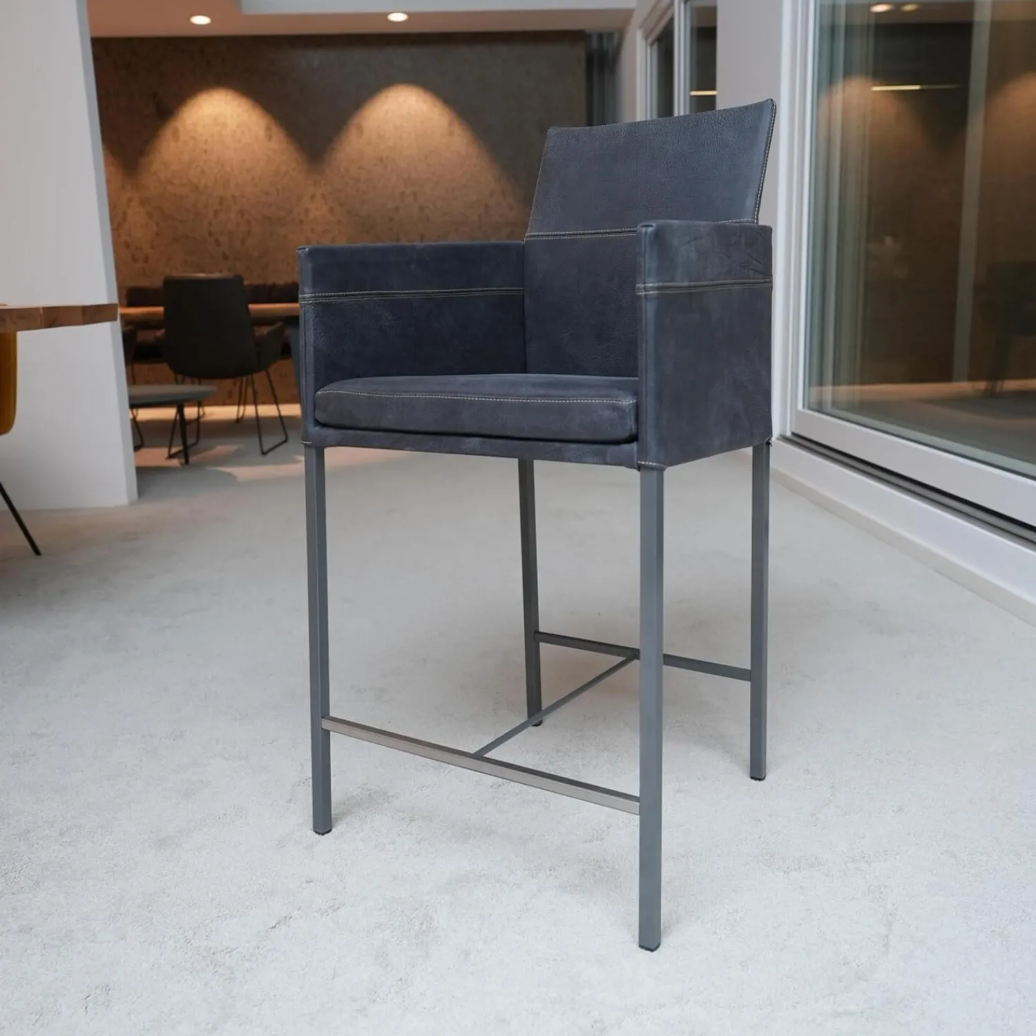 KFF Barhocker & Barstühle|Thekenstuhl Texas Leder Kenia Baltic 6102 4-Fußgestell Struktur M15 Eisenblank Einschichtlack