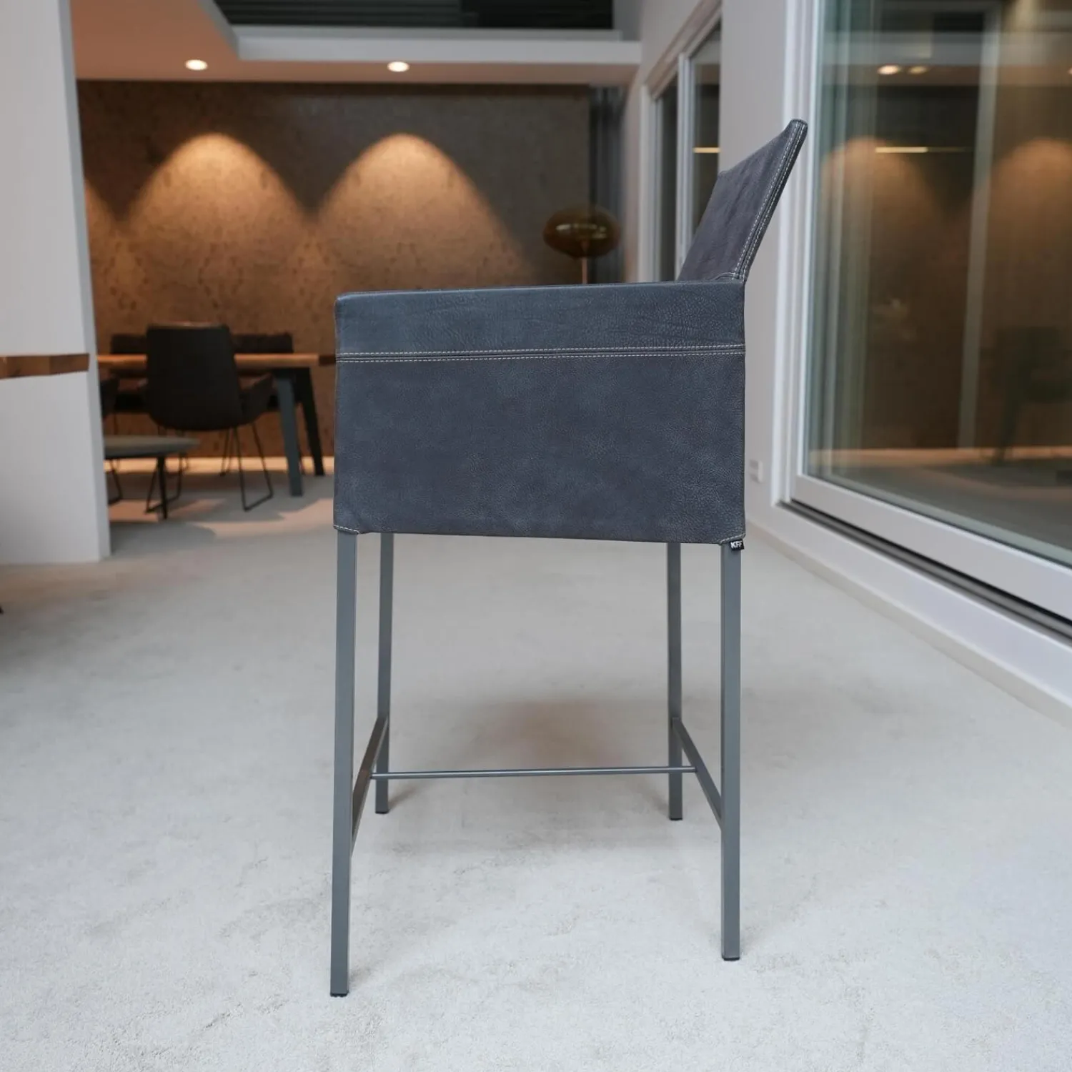 KFF Barhocker & Barstühle|Thekenstuhl Texas Leder Kenia Baltic 6102 4-Fußgestell Struktur M15 Eisenblank Einschichtlack