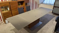 Venjakob Esstische|Tisch 6133 Tischplatte ESG Optiwhite Taupe Grau Säule Colorado Nussbaum Geölt Mit 2 Fach Auszug Fuß Edelstahl