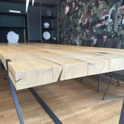 Janua Esstische|Tisch BB11 Clamp Platte Eiche Altholz Natur Geölt Füße RAL 9005 Tiefschwarz Schwarz Pulverbeschichtet