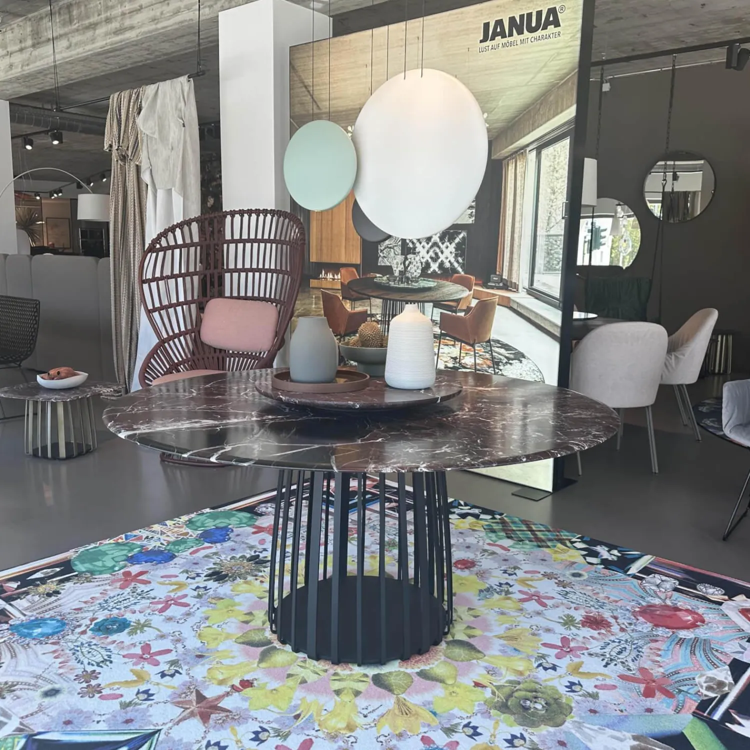 Janua Esstische|Tisch BC 07 Basket Platte Stein Rosso Lepanto Schwarz Rot Streben Tiefschwarz Schwarz Mit Drehteller Lazy Susan