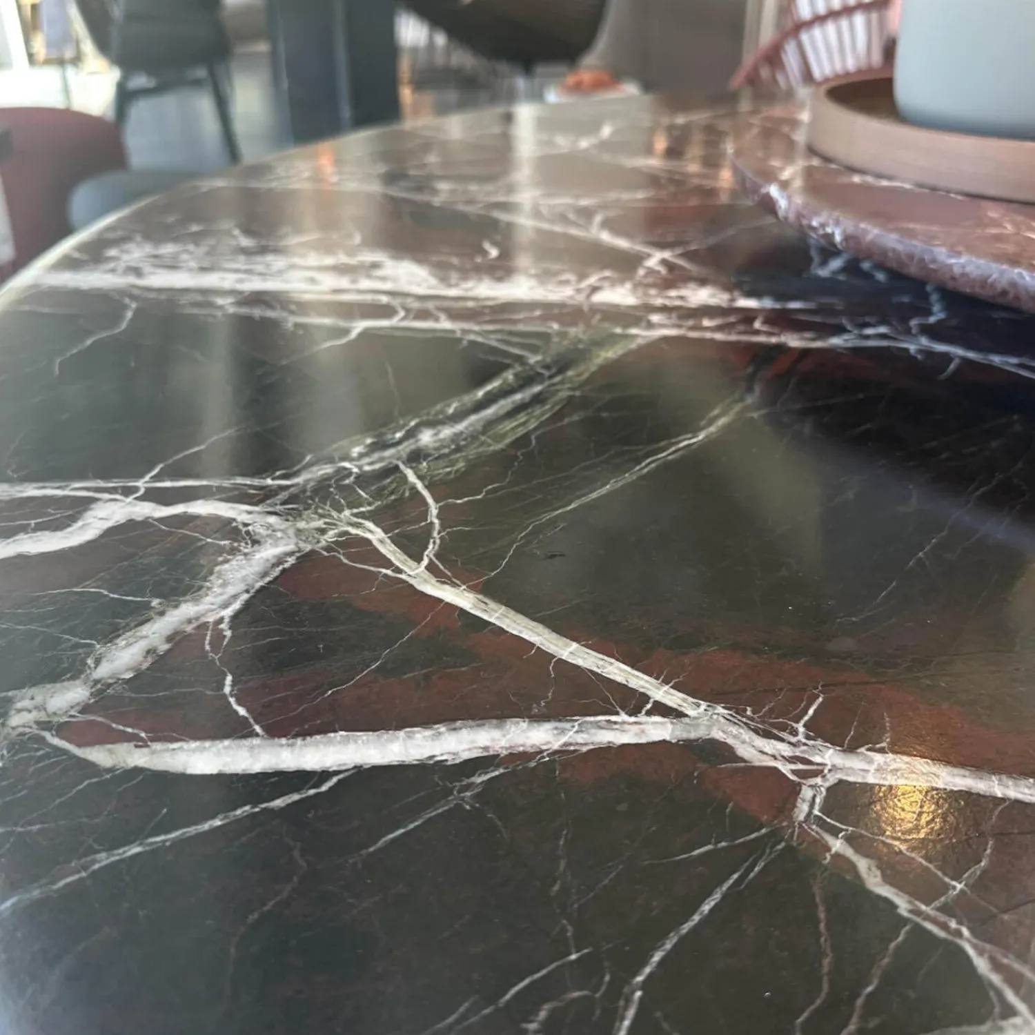 Janua Esstische|Tisch BC 07 Basket Platte Stein Rosso Lepanto Schwarz Rot Streben Tiefschwarz Schwarz Mit Drehteller Lazy Susan