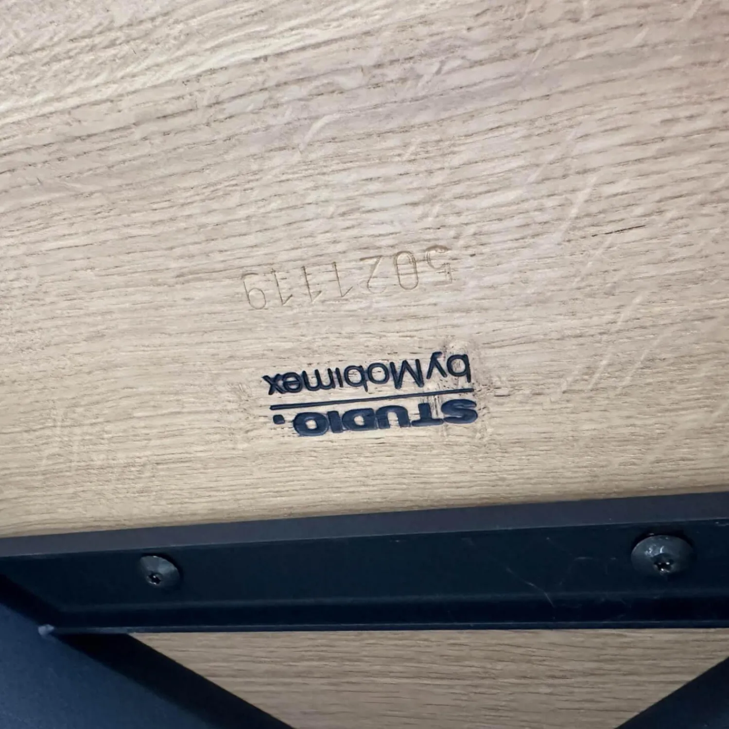 Studio by Mobimex Esstische|Tisch Bridge Platte Eiche Rohholzeffekt Lackiert Untergestell Beton Creme