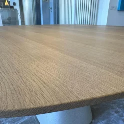 Studio by Mobimex Esstische|Tisch Bridge Platte Eiche Rohholzeffekt Lackiert Untergestell Beton Creme