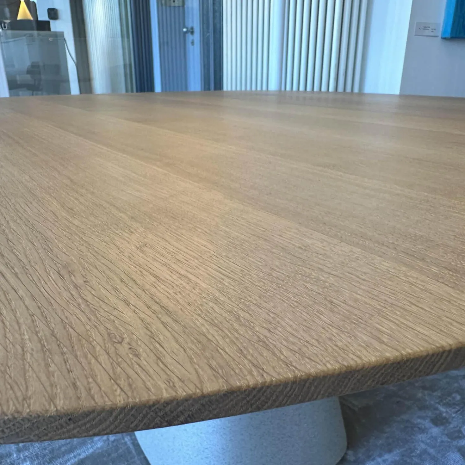 Studio by Mobimex Esstische|Tisch Bridge Platte Eiche Rohholzeffekt Lackiert Untergestell Beton Creme