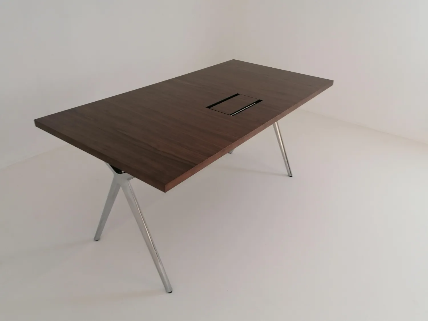 Walter Knoll Schreibtische & Sekretäre|Tisch Conference X Platte Basic Furnier Nussbaum Dunkel Gestell Metall Hochglanz Poliert