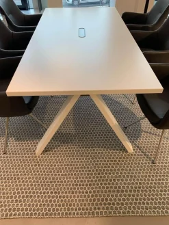 Arper Schreibtische & Sekretäre|Tisch Cross Platte Stahl Weiß Matt Gestell Bianco Opaco