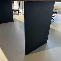 Raum.Freunde Esstische|Tisch Eldur 8360041 S Platte Eiche Massiv Gestell Metall Stahlwange Schwarz Bootsform