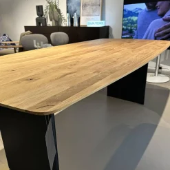 Raum.Freunde Esstische|Tisch Eldur 8360041 S Platte Eiche Massiv Gestell Metall Stahlwange Schwarz Bootsform