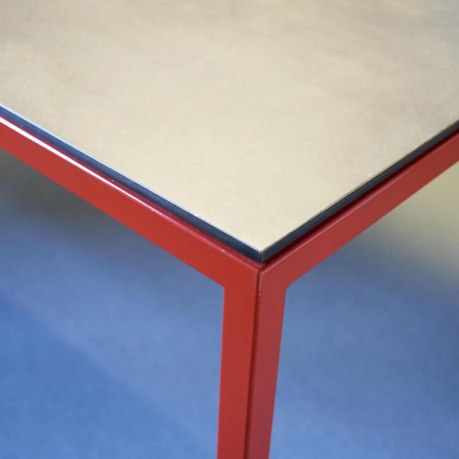 Tecta Esstische|Tisch M 38 Platte Eternit Anthrazit Geölt Gestell Stahlrohr Pulverbeschichtet Rot