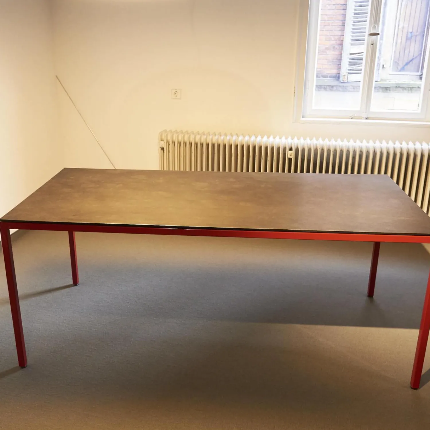 Tecta Esstische|Tisch M 38 Platte Eternit Anthrazit Geölt Gestell Stahlrohr Pulverbeschichtet Rot