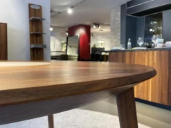 Team 7 Esstische|Tisch Miro Nussbaum Natur Geölt Drehteller Keramik Phedra Grau