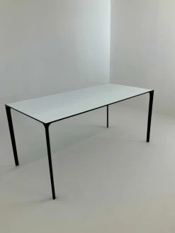 Arper Schreibtische & Sekretäre|Tisch Nuur Platte Laminat Fenix F01 Weiß Gestell Aluminium Matt Schwarz Lackiert