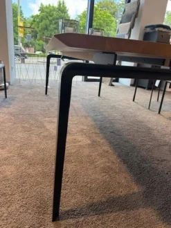 Ligne Roset Esstische|Tisch Odessa Massivholz Eiche Natur Gestell Schwarz