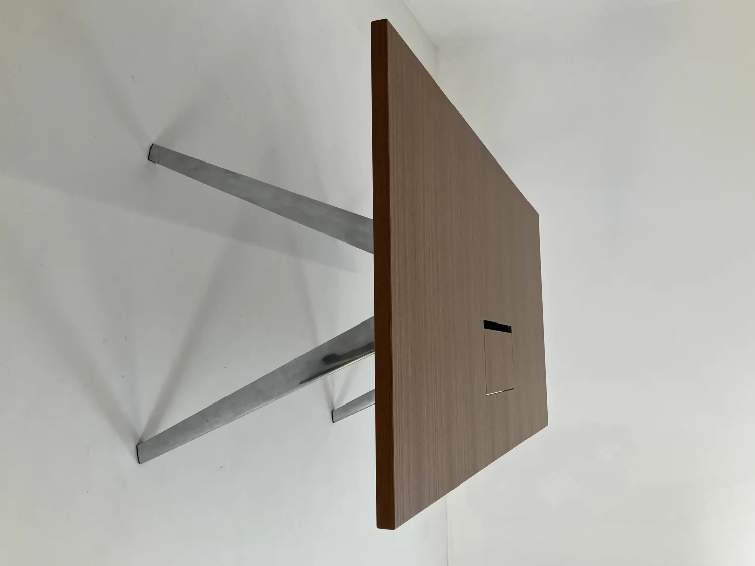 Brunner Schreibtische & Sekretäre|Tisch Ray Table Flex 9811/0 Platte Furnier Amerikanischer Nussbaum Gestell Aluminium Poliert