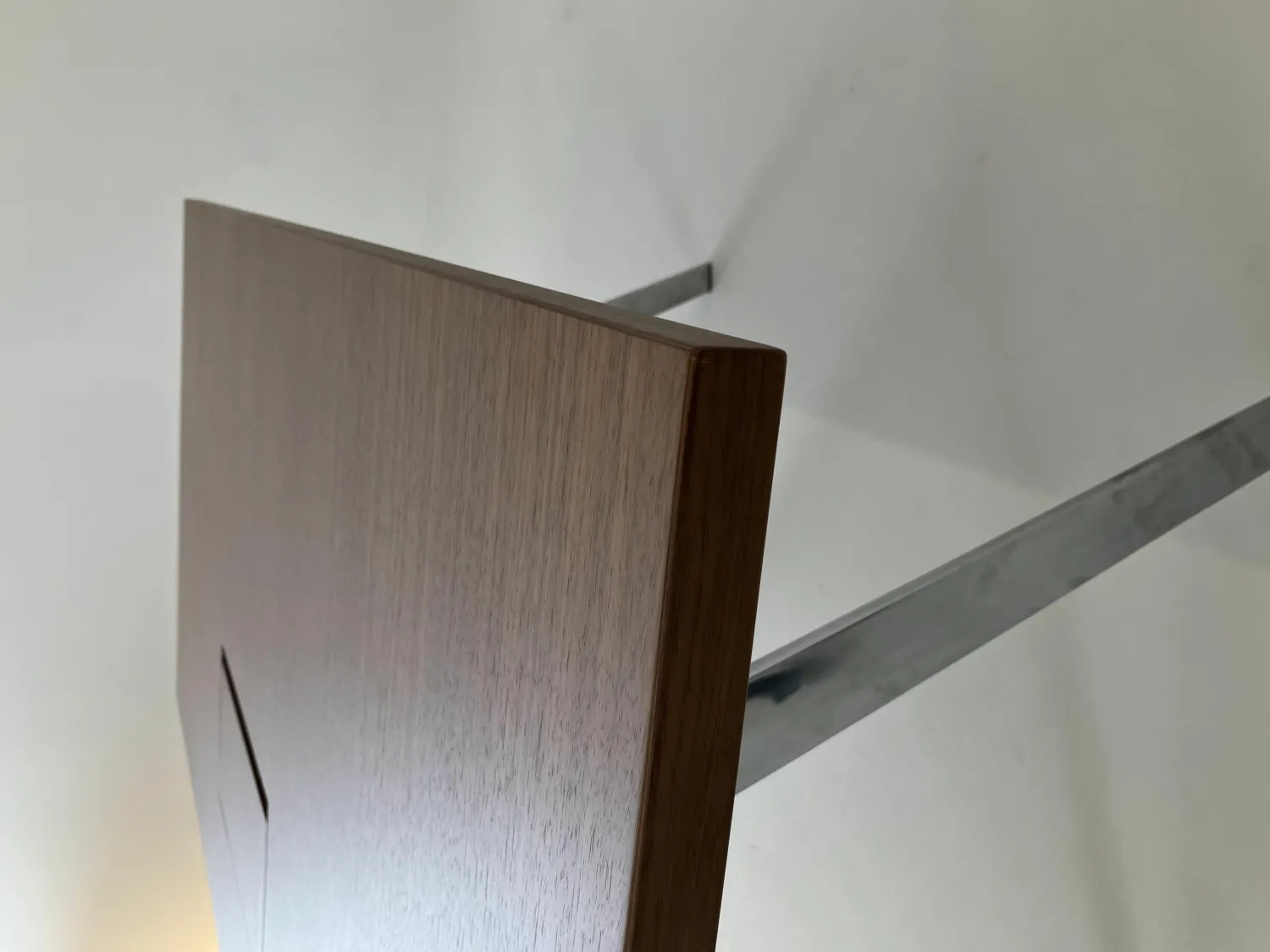 Brunner Schreibtische & Sekretäre|Tisch Ray Table Flex 9811/0 Platte Furnier Amerikanischer Nussbaum Gestell Aluminium Poliert