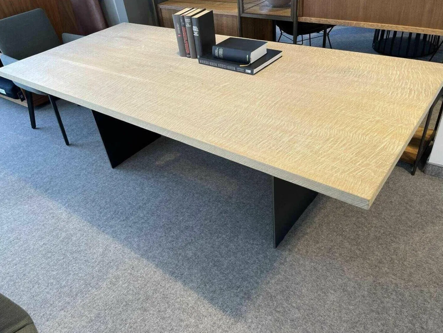 Janua Esstische|Tisch SC41 Eiche Gelaugt mit Kettensägenstruktur