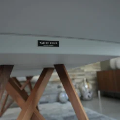 Walter Knoll Esstische|Tisch Seito Quarzstein Weiß Gestell Holz Nussbaum Mit Splitanteil Geölt Bootsförmig