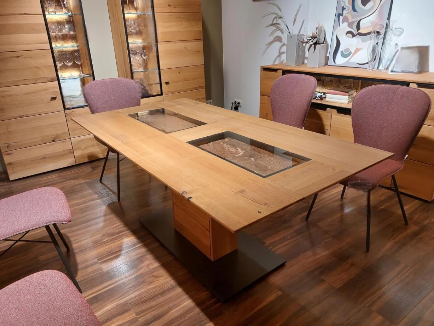 Decker Esstische|Tisch Solantis Asteiche Massiv Natur Geölt Platte Akzent Korkeiche Innenrinde Klarglas Bodenplatte Metall Schwarz