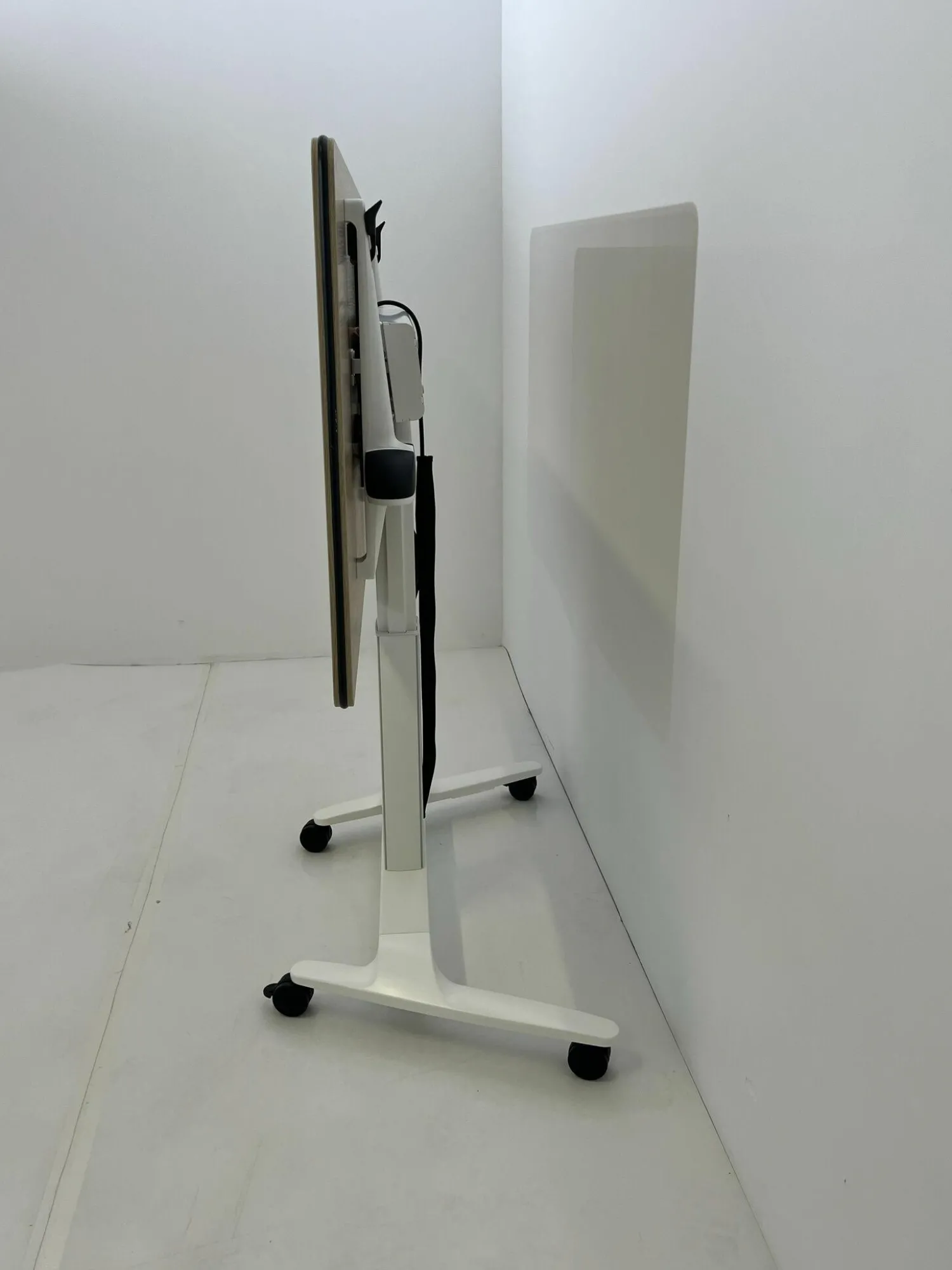 Actiu Schreibtische & Sekretäre|Tisch Talent 500 Malamin Eiche Gestell Weiß Klappbar auf Rollen