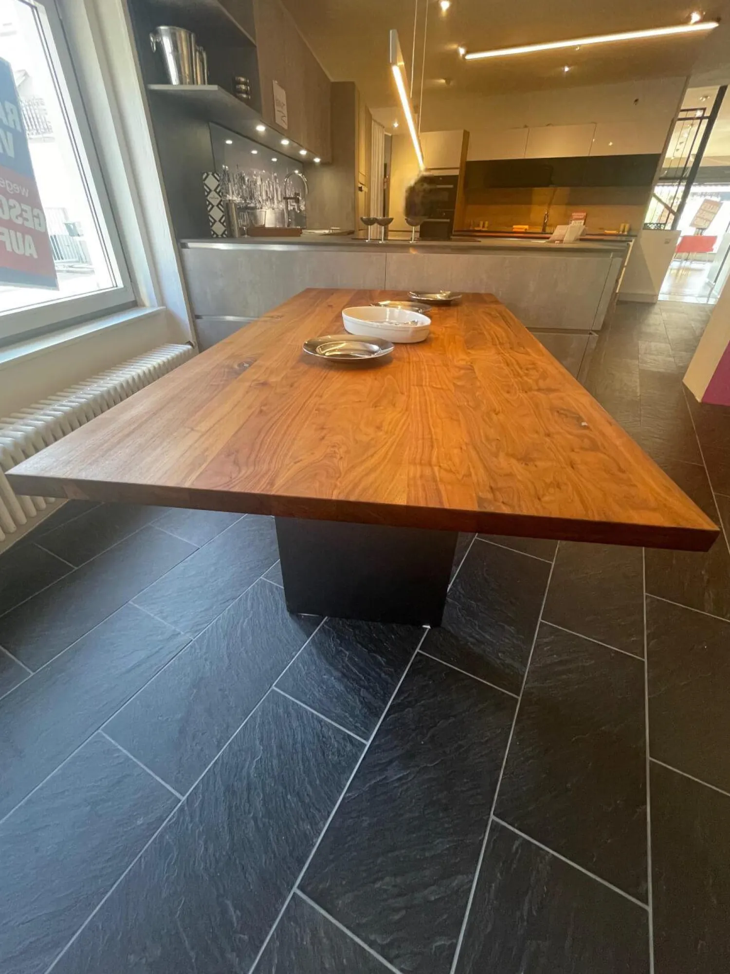 kf furniture Esstische|Tisch Theben 3000 Platte Astiger Nussbaum Gestell Stahl Geschliffen Matt Lackiert Schwarz