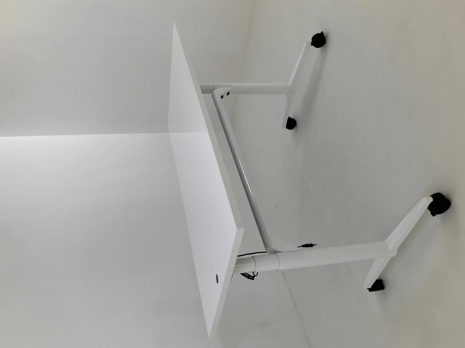 Wilkhahn Schreibtische & Sekretäre|Tisch Timetable Lift 615/11 Platte Schichtstoff 24 Weiß Hochglanz Gestell Weiß Beschichtet Höhenverstellbar