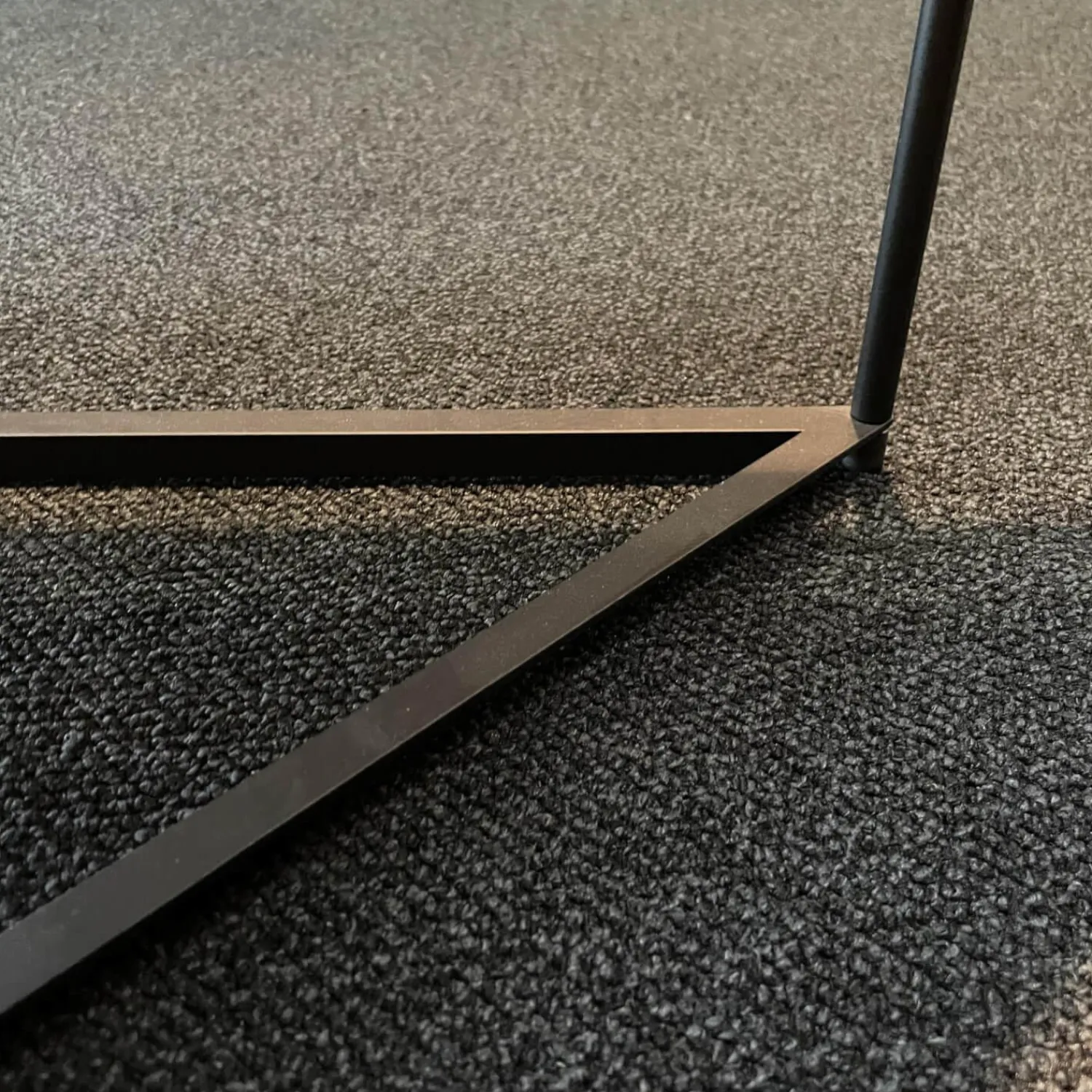 Cassina Beistelltische|Tisch Torei Platte Holz Gestell Schwarz