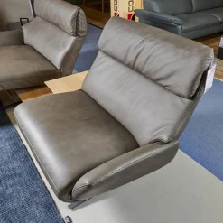 himolla 2-Sitzer-Sofas|Trapezsofa 4230 Leder 24 Longlife Rustica Magma Grau Metallkufe Anthrazit Pulverbeschichtet Zwischentisch Wildeiche 681