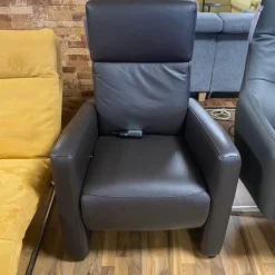 Polsteria Fernsehsessel|TV Sessel Augsburg Bezug Leder Dolcia Moor Dunkelbraun Schwarz Füße Kunststoff Inklusive Thermo-Lux-Heizmattenfunktion