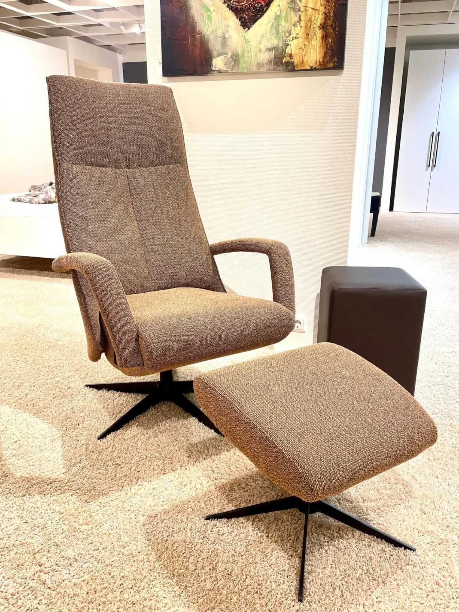 Contur Relaxsessel|TV Sessel Senza SZ 032 Stoff Reno Melangegarn Cognac Anthrazit Braun Gestell Schwarz Inklusive Hocker