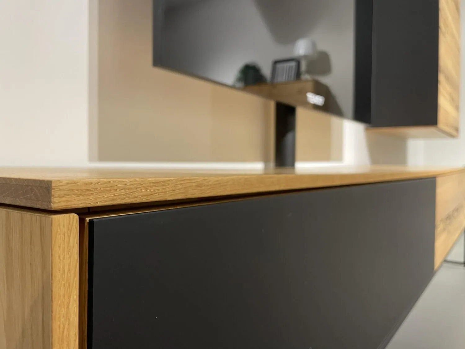 Team 7 Wohnwände & Tv-Lowboards|TV Wand Filigno Eiche Venedig Farbglas Schwarz Matt Gestell Schwarz Mit Home Entertainment