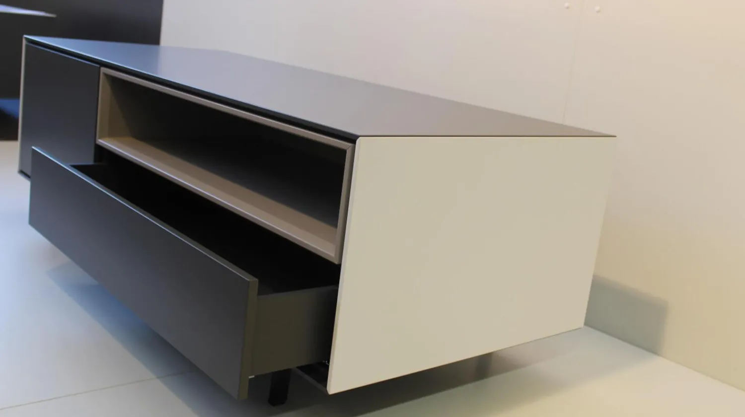 Schönbuch Wohnwände & Tv-Lowboards|TV-Möbel Holz Seiten Weiß Nische Kieselstein Gestell Schwarz