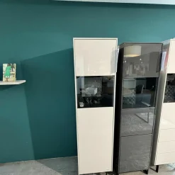 JOOP! Vitrinen & Highboards|Vitrine 71905 Glas Ultraweiß Kufen Schwarz