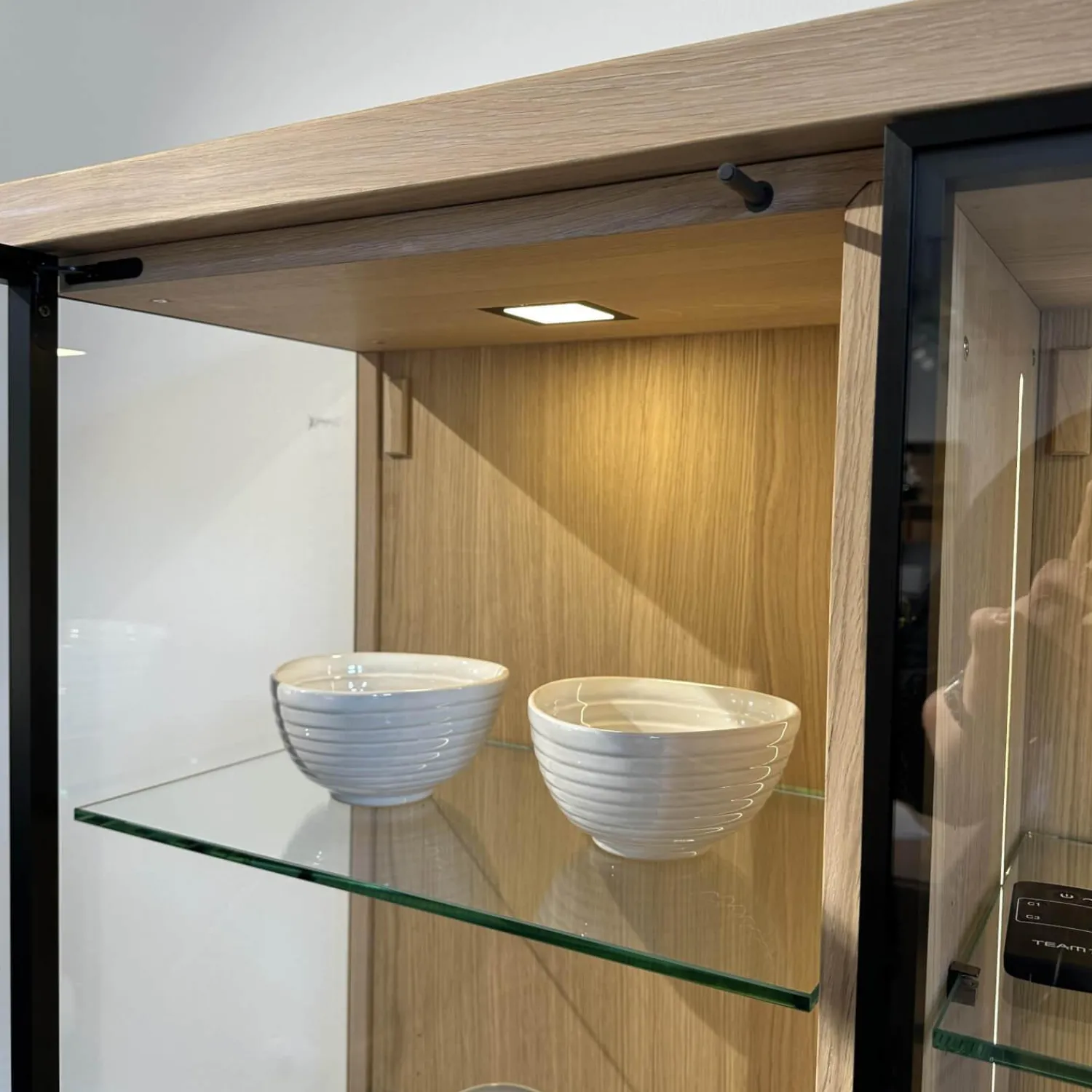 Team 7 Vitrinen & Highboards|Vitrine Cubus Eiche Weißöl Inne Buche Inklusive Beleuchtung Mit Fernbedienung