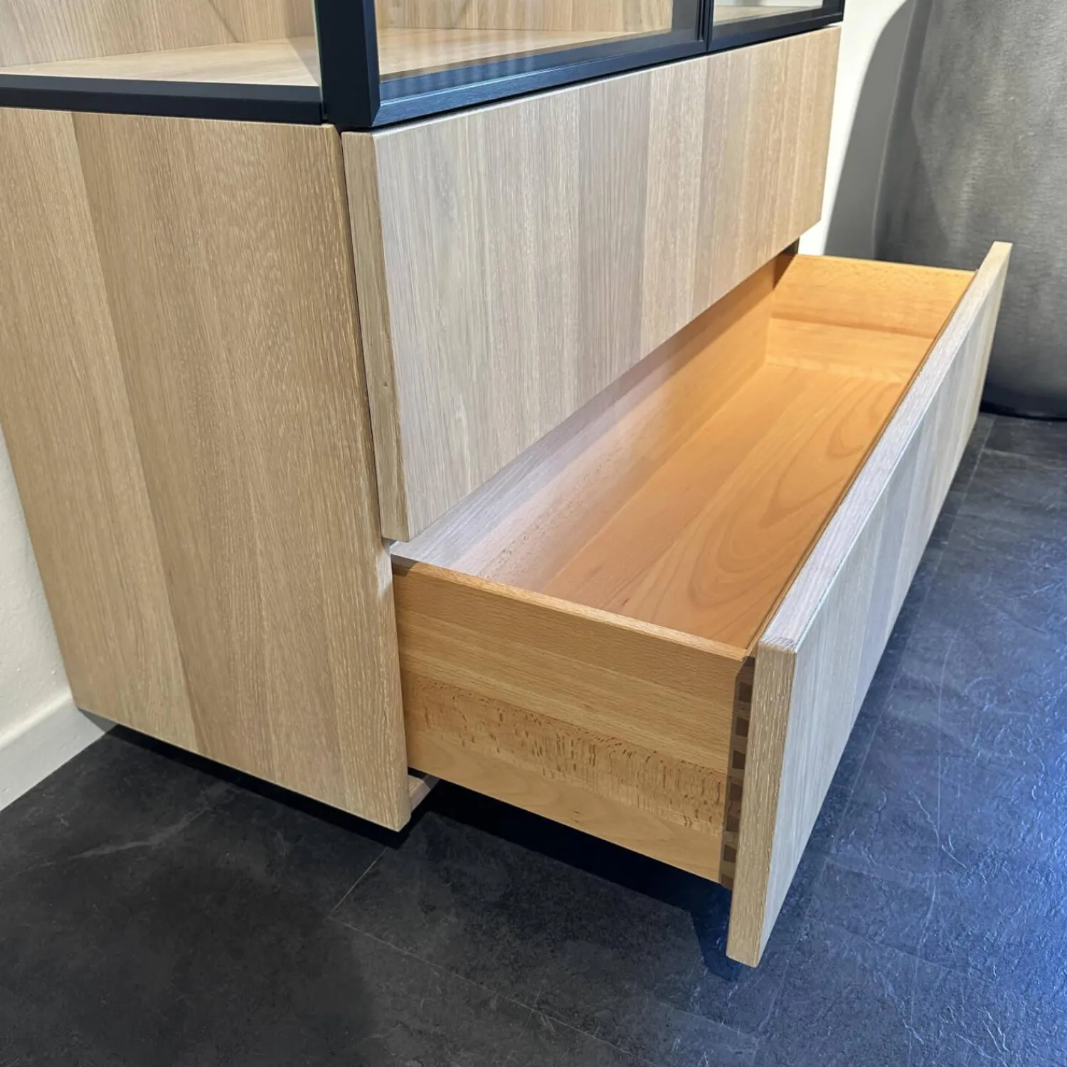 Team 7 Vitrinen & Highboards|Vitrine Cubus Eiche Weißöl Inne Buche Inklusive Beleuchtung Mit Fernbedienung