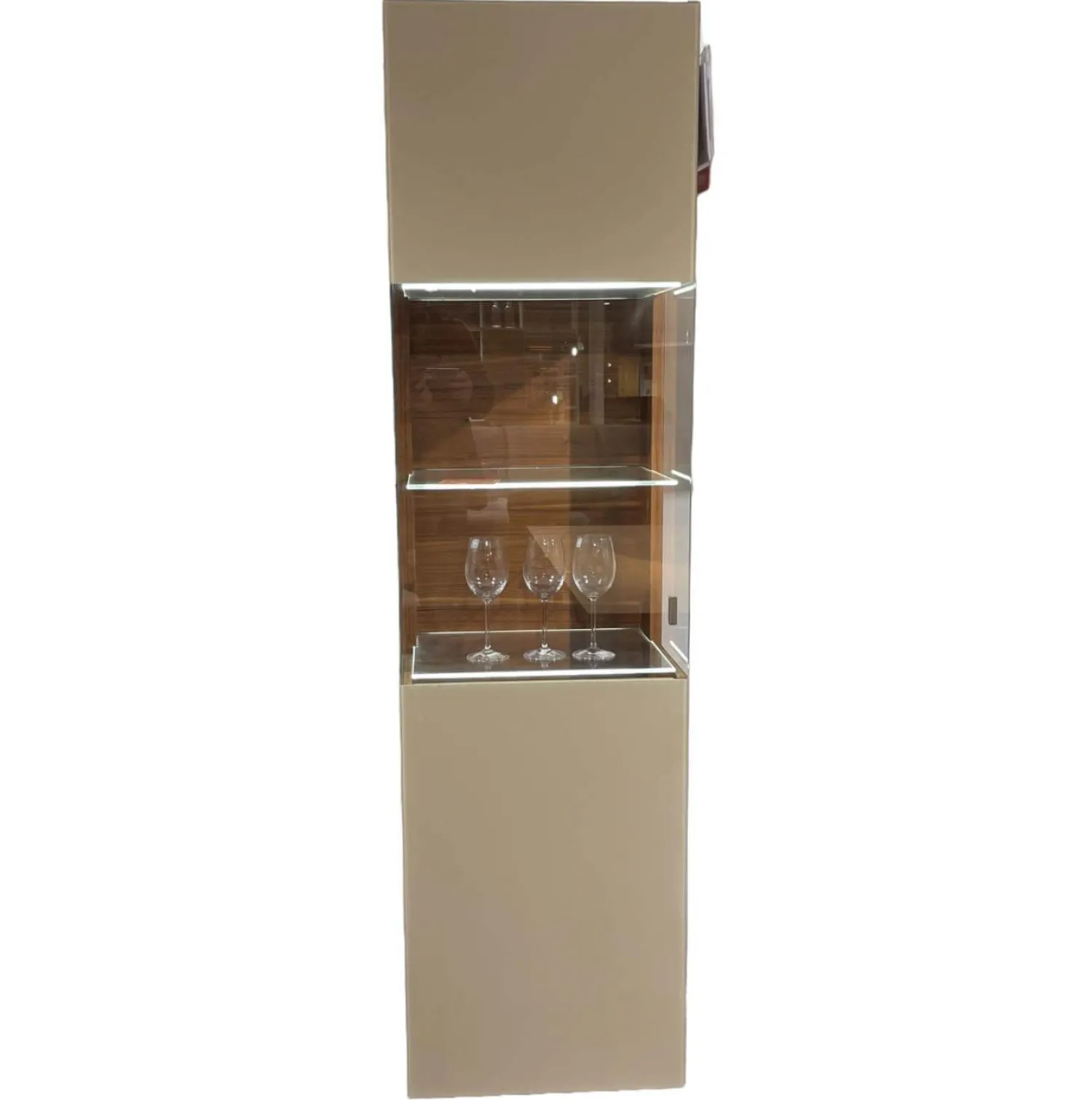 Team 7 Vitrinen & Highboards|Vitrine Cubus Pure Nussbaum Naturöl Farbglas Kiesel Inklusive Glaskantenbeleuchtung