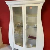 Giusti Portos Vitrinen & Highboards|Vitrine Glamour Lack Antic Weiß mit Glasböden