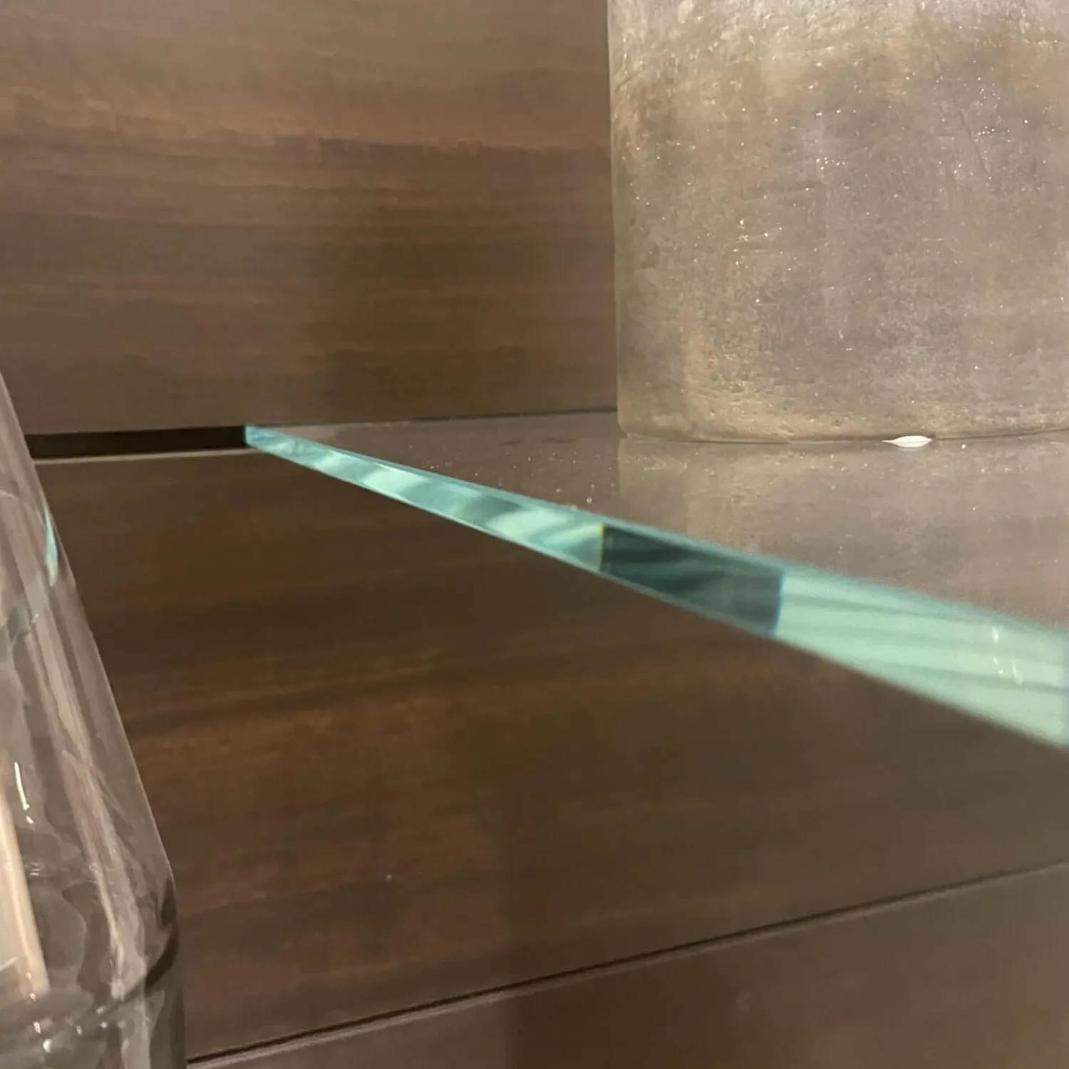 Interlübke Vitrinen & Highboards|Vitrine Just Cube Light mit Beleuchtung Korpus Lack Rückwand Eucalyptus 5 Glasböden und Abdeckplatte